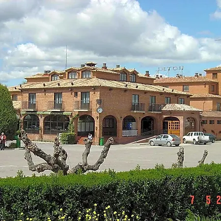 Alisa Hotel 3*