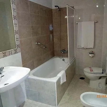 Alisa Hotel 3*