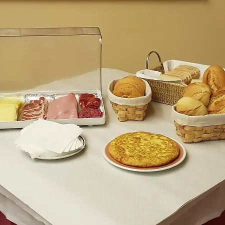 Alisa Hotel 3*